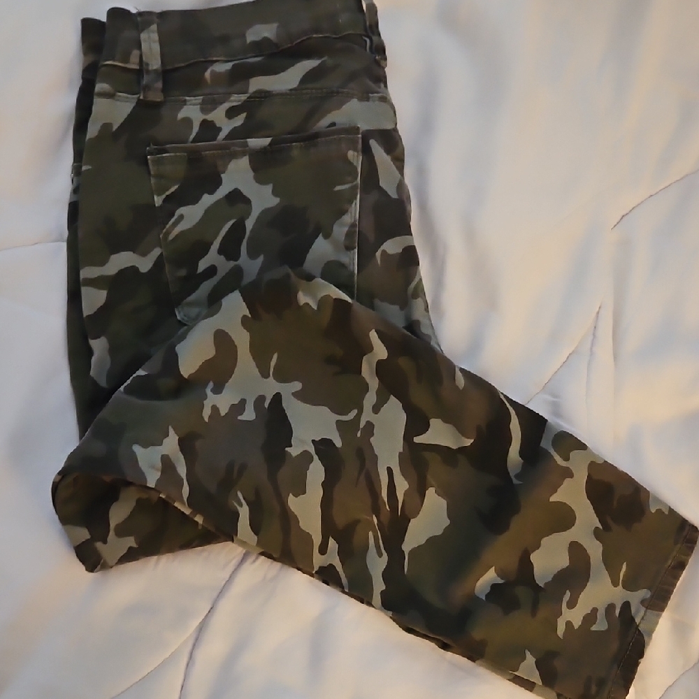 Royalty For Me Camouflage Cargo Pants